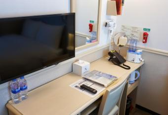 Toyoko Inn Seoul Yeongdeungpo has rooms with a private hot tub