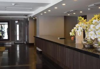 Quo Habitaci  n en Lujoso Departamento a 1 minuto del Aeropuerto allows 18 year olds to book a room