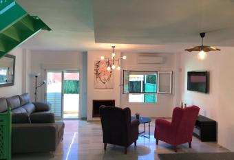 Casa de los Tilos allows 18 year olds to book a room