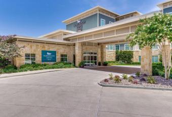 Homewood Suites by Hilton Fort Worth-Medical Center allows 18 year olds to book a room