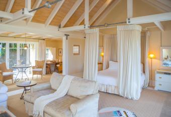 Wharekauhau Country Estate has Balcony rooms