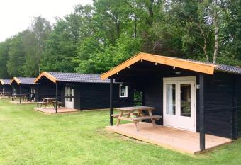 Vakantiepark t Urkerbos - Blokhutje allows 18 year olds to book a room