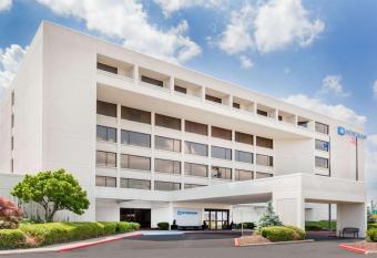 Wyndham Indianapolis Airport has Balcony rooms