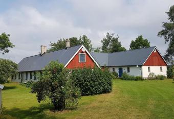 4B   sterlen Bed & Breakfast allows 18 year olds to book a room