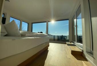 Braunlage Lodge allows 18 year olds to book a room