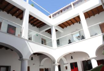 Hotel Palacio Blanco allows 18 year olds to book a room