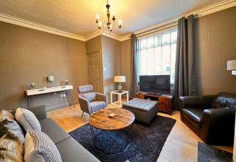 The Woodlands - Zillo allows 18 year olds to book a room