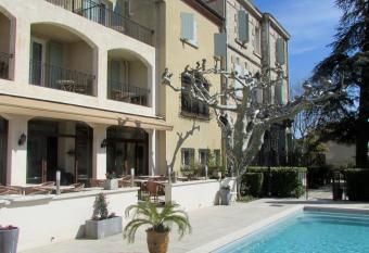 Le Castelet des Alpilles has Smoking/Balcony rooms