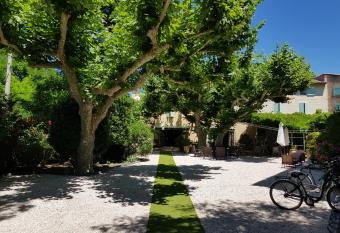 Logis Hotel Restaurant la Ferme allows 18 year olds to book a room