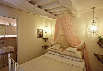 Villa Tamara Country & Spa Suites allows 18 year olds to book a room