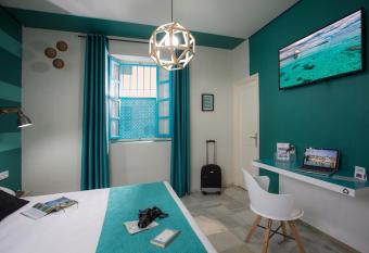 Casual de las Letras Sevilla allows 18 year olds to book a room