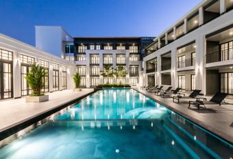 One Patio Hotel Pattaya - SHA Extra Plus allows 18 year olds to book a room