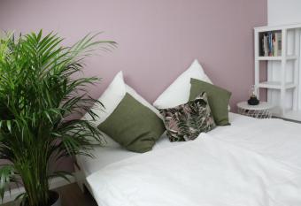 Stadtstudio Saarlouis allows 18 year olds to book a room