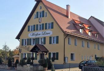 Wei  er L  we allows 18 year olds to book a room