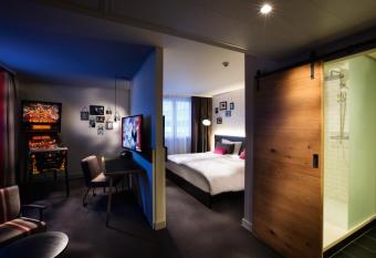 pentahotel Paris Charles de Gaulle allows 18 year olds to book a room