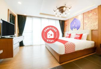 Super OYO 458 Nakorn Siam Boutique allows 18 year olds to book a room
