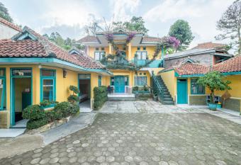 OYO 2141 Pondok Pulo Sari 2 allows 18 year olds to book a room