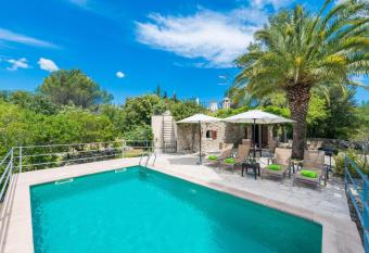 Can Company has Balcony rooms