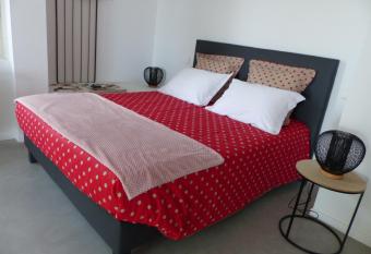 L Alambic De L Estuaire has Balcony rooms