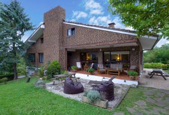 Menditxo Eder Rooms allows 18 year olds to book a room