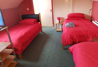 CEAD MILE FAILTE WEST BELFAST allows 18 year olds to book a room