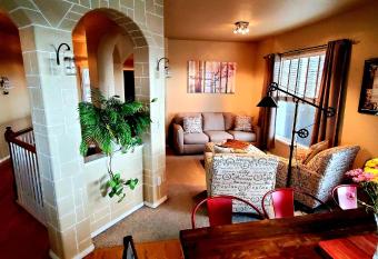 Gorgeous Rancher/Mtn Views/AF Academy has Balcony rooms