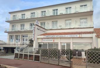 Hotel La Corniche has Balcony rooms