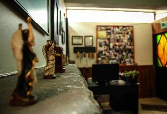 El Hogar de Carmelita allows 18 year olds to book a room