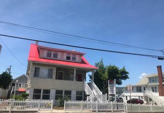 Mallard Apartments has Balcony rooms