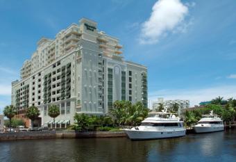 Riverside Hotel has Balcony rooms