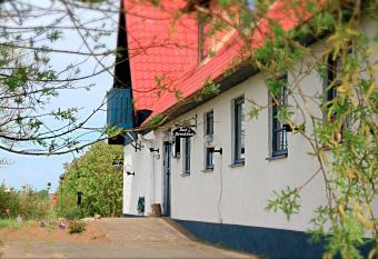 Tryde 1303 B&B p     sterlen allows 18 year olds to book a room