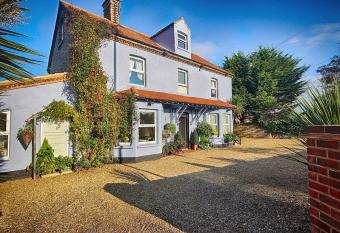 Hooray Henrys has Balcony rooms