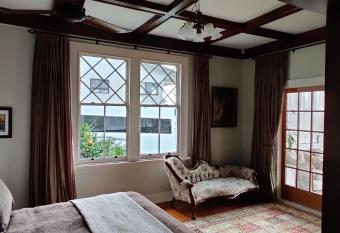 Delightful on Devonport has Balcony rooms