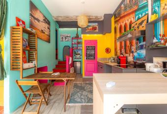 studio domloc has rooms with a private hot tub