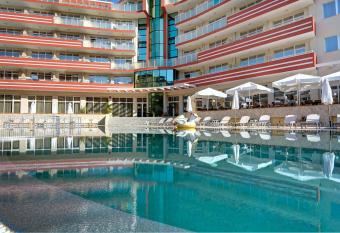 Maria Palace Hotel - All Inclusive allows 18 year olds to book a room