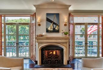 Harbourview Inn has Balcony rooms