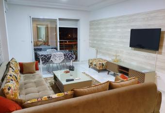 Luxury and Splendid 2 Bedrooms Apartment in Jardin De Carthage Tunis has Balcony rooms
