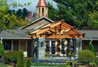 Village Inn - Blowing Rock has Balcony rooms