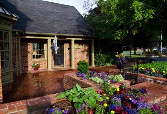 Hillwinds Inn - Blowing Rock has Balcony rooms