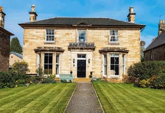 Moraybank Bed & Breakfast allows 18 year olds to book a room