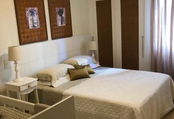 Ap Frente para o Mar allows 18 year olds to book a room