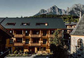 PoSt Boutique Apartments has Balcony rooms