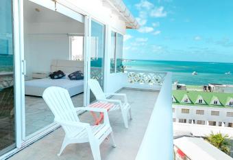 Penthouse Barlovento allows 18 year olds to book a room