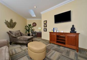 Best Western Plus Loveland Inn has rooms with a private hot tub