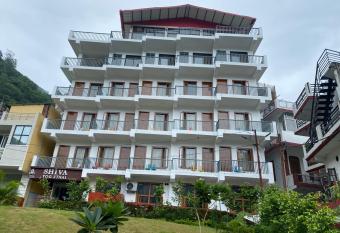 Hotel Shiva Yog Sthal allows 18 year olds to book a room