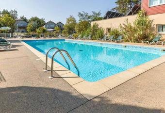 Vacanceole - Relais du Plessis has Balcony rooms