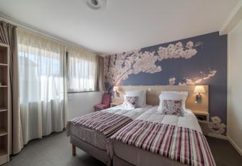 R  sidence les Dombes has Balcony rooms