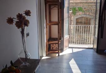 Antica Catania Accomodation allows 18 year olds to book a room