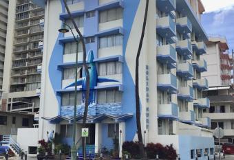 Holiday Surf Hotel allows 18 year olds to book a room