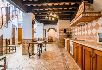 Casa Navarro has Balcony rooms